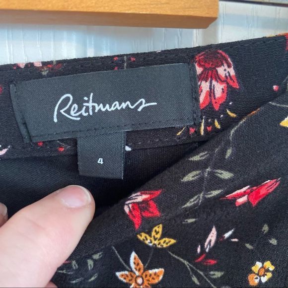 Reitmans women’s zip closure skirt size 4 black with floral print - Picture 9 of 9